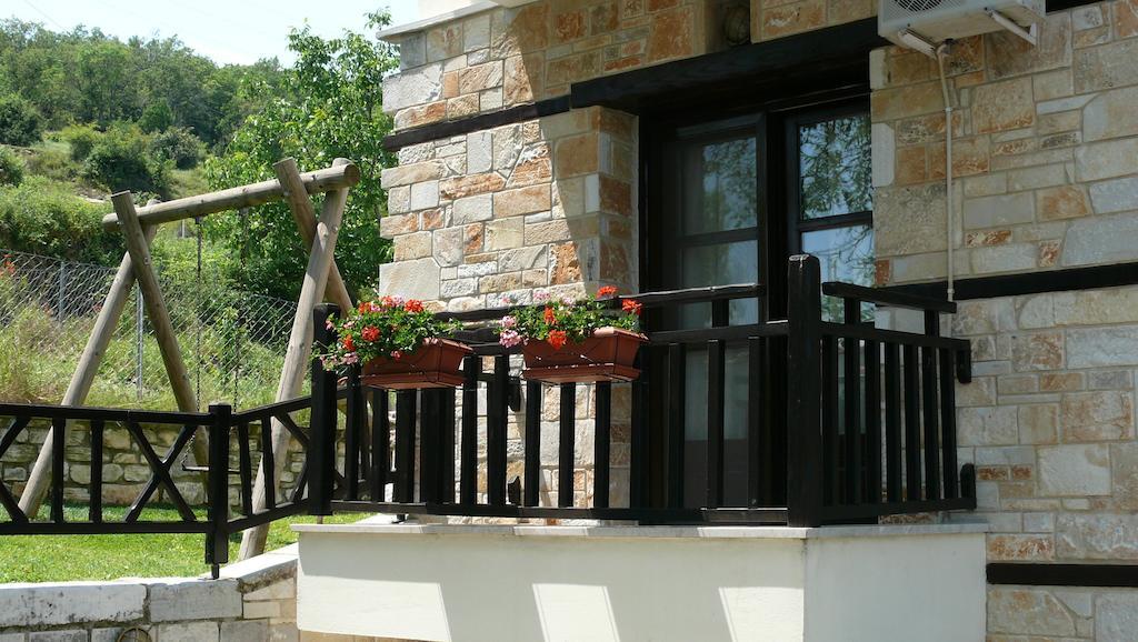 Petrini Gonia Aparthotel Livadherón Екстериор снимка
